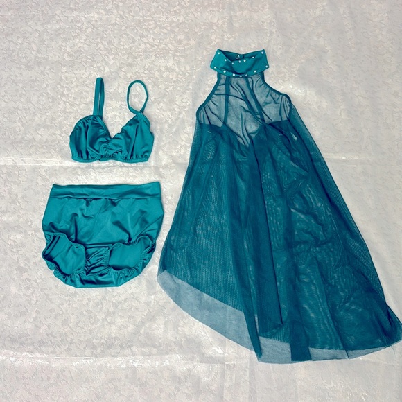 Kelle 3 pcs green lyrical/contemporary dance costume, LC, great condition.